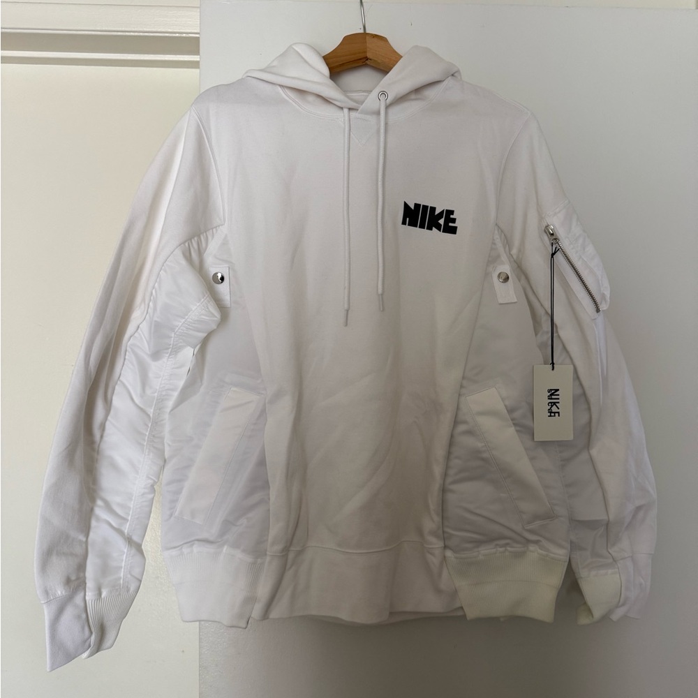 Brand new with tags. Nike X Sacai sweater Size
Size Medium